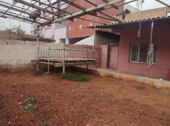 Satılık 375m2 arsa içinde 2 ev ve 3 Dükkan