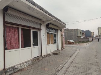 Satılık 375m2 arsa içinde 2 ev ve 3 Dükkan
